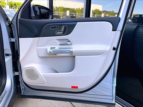 Used 2025 Mercedes-Benz GLB 250 image 22