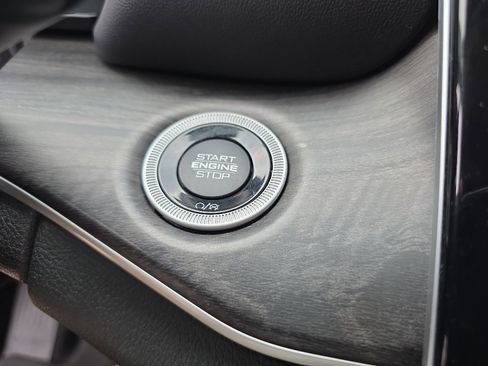 Used 2023 Jeep Grand Cherokee Limited image 31