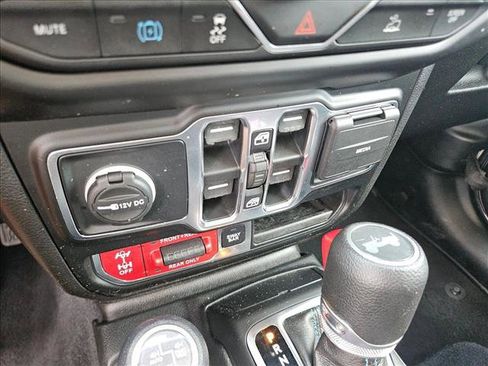 Used 2022 Jeep Wrangler Unlimited Rubicon 4xe w/ Cold Weather Group AWD/4WD image 16