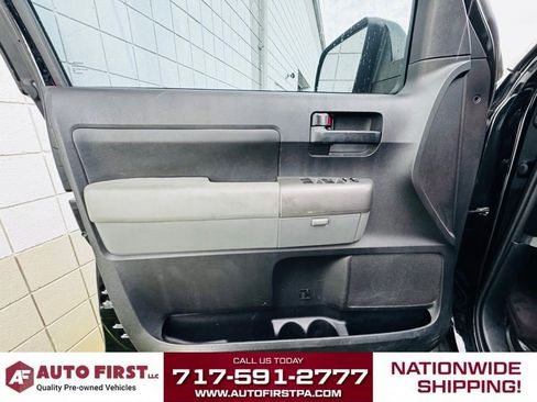 Used 2013 Toyota Tundra 4x4 CrewMax w/ SR5 Pkg image 9