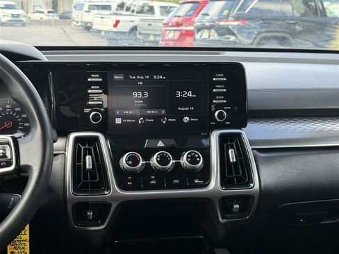 Used 2022 Kia Sorento LX AWD/4WD image 26