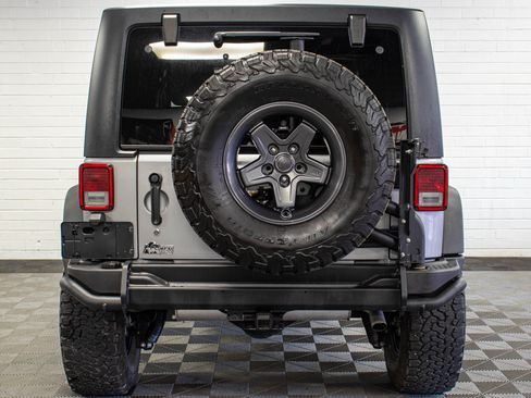 Used 2016 Jeep Wrangler Unlimited Sahara w/ Connectivity Group AWD/4WD image 4