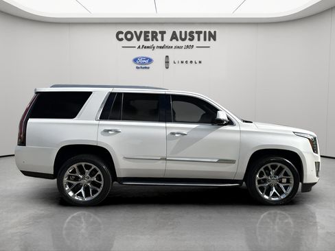 Used 2018 Cadillac Escalade Luxury image 6