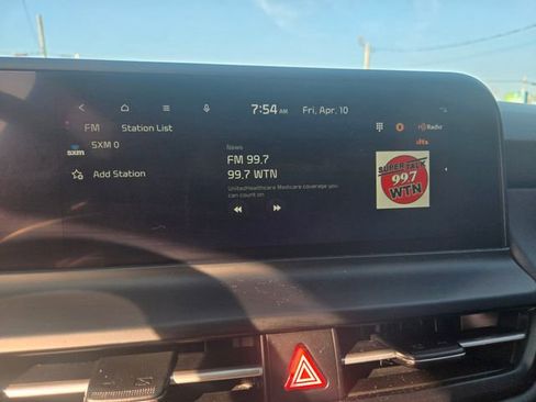 Used 2024 Kia Seltos EX image 4