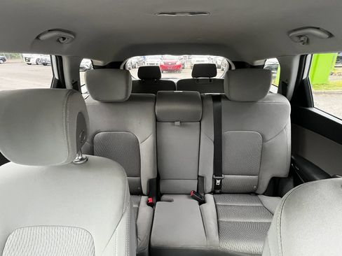 Used 2017 Hyundai Santa Fe SE AWD/4WD image 10