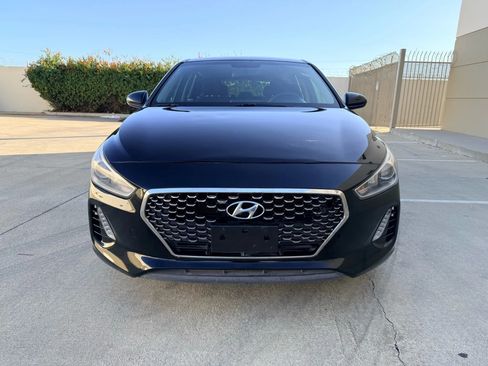 Used 2018 Hyundai Elantra GT image 2