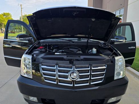 Used 2010 Cadillac Escalade EXT Luxury AWD/4WD image 13