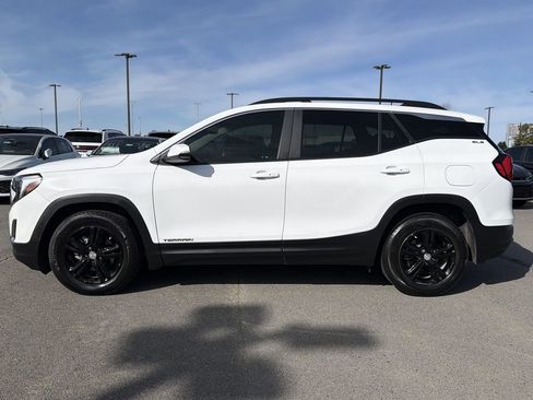 Used 2021 GMC Terrain SLE w/ Driver Convenience Package image 2