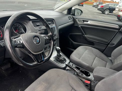 Used 2016 Volkswagen Golf S image 12