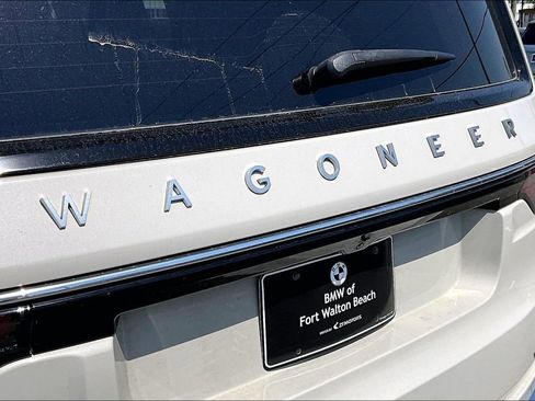 Used 2022 Jeep Wagoneer Series III AWD/4WD image 27
