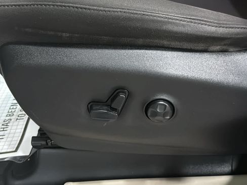 Used 2017 Chrysler Pacifica Touring FWD image 21