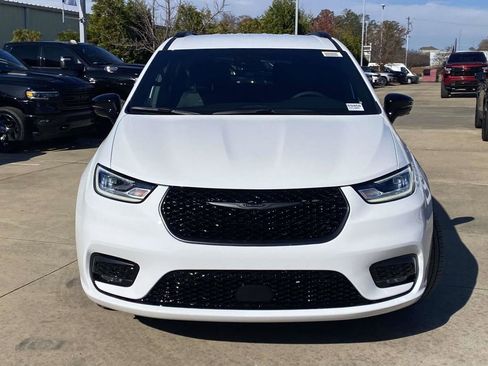New 2026 Chrysler Pacifica Select w/ S Appearance Package FWD image 2