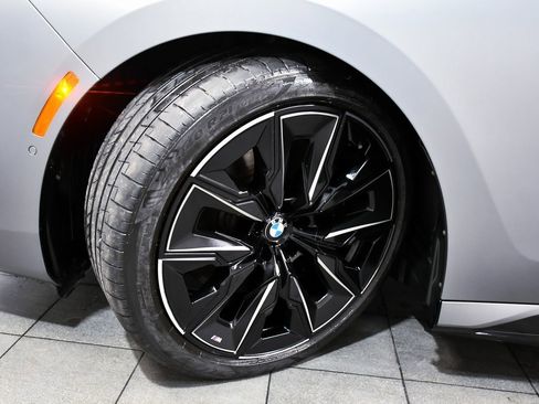 Used 2023 BMW i7 xDrive60 image 7