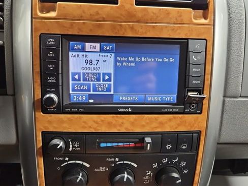 Used 2009 Chrysler Aspen Limited image 15