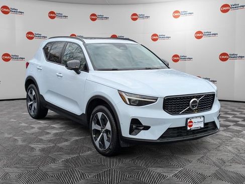 Used 2026 Volvo XC40 B5 Plus w/ Protection Package Premier image 3