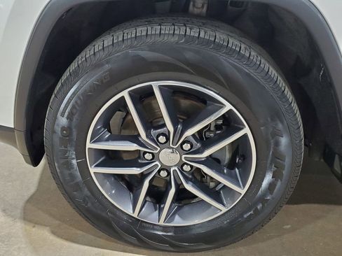 Used 2018 Jeep Grand Cherokee Limited w/ Luxury Group II image 42