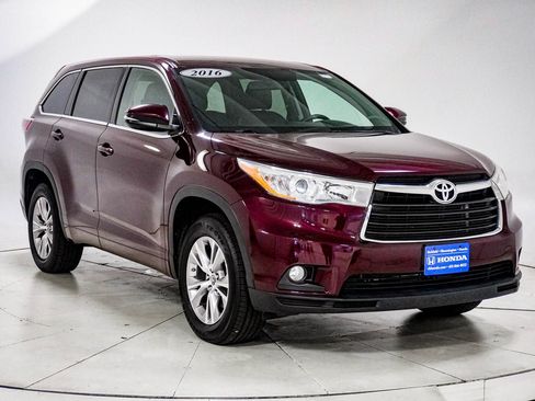 Used 2016 Toyota Highlander Plus FWD image 15