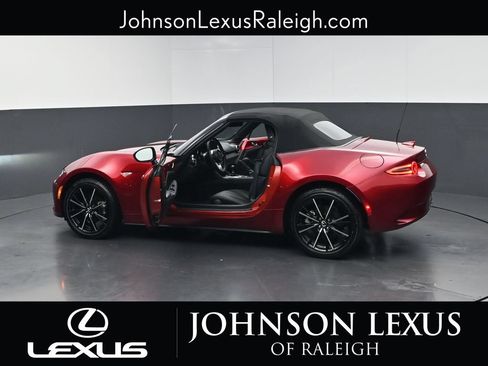 Used 2024 MAZDA MX-5 Miata Grand Touring RWD image 35