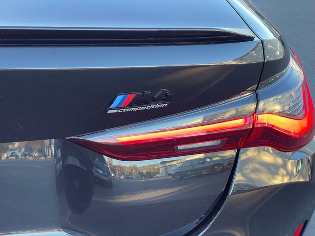 Used 2021 BMW M4 Competition w/ Executive Package RWD image 34