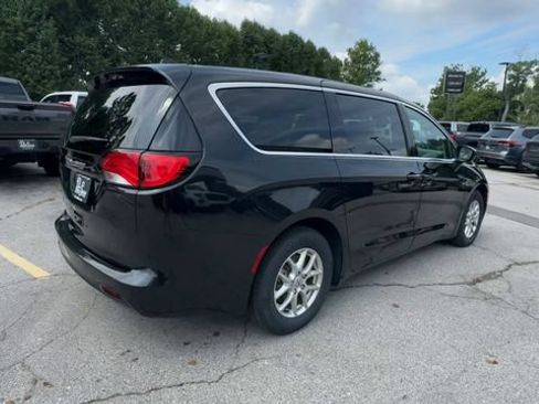 Used 2023 Chrysler Voyager LX FWD image 8