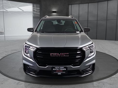 Used 2024 GMC Terrain SLE w/ Driver Convenience Package AWD/4WD image 2