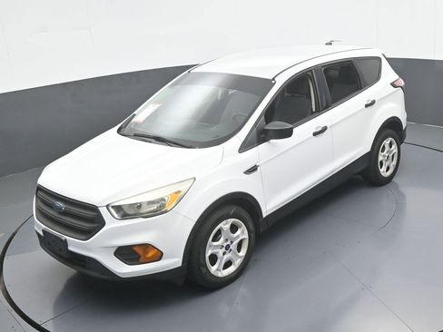 Used 2017 Ford Escape S image 40