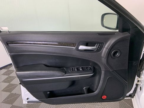 Used 2014 Chrysler 300 C w/ Beats Audio Group image 23