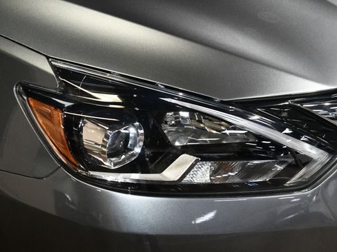 Used 2019 Nissan Sentra SL image 58