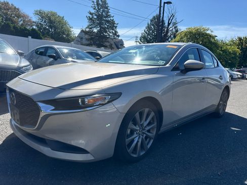 Used 2022 MAZDA MAZDA3 s FWD image 2