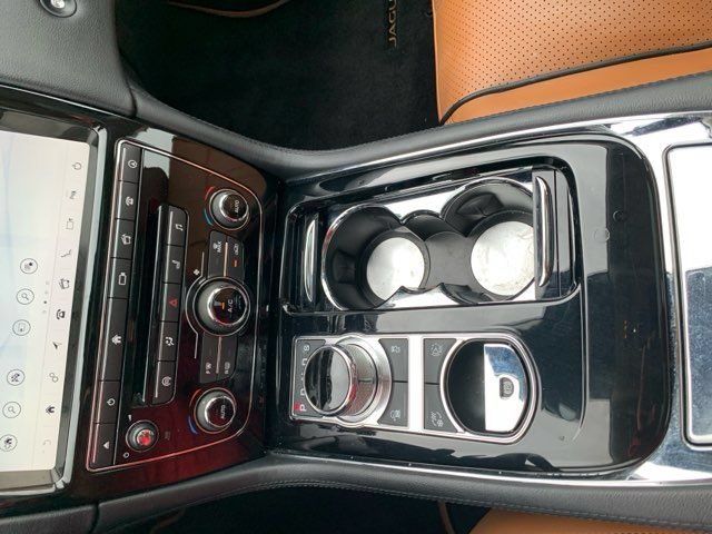 Used 2019 Jaguar XJ Supercharged RWD image 41