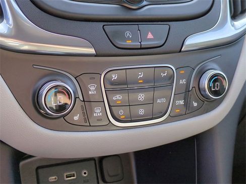 Used 2023 Chevrolet Equinox LT w/ Driver Convenience Package image 19