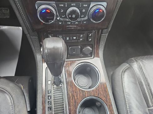 Used 2016 Chevrolet Traverse LT image 16