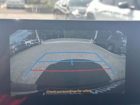 Used 2025 Toyota Sienna XLE FWD image 24
