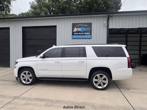 Used 2019 Chevrolet Suburban LT w/ Luxury Package RWD image 4