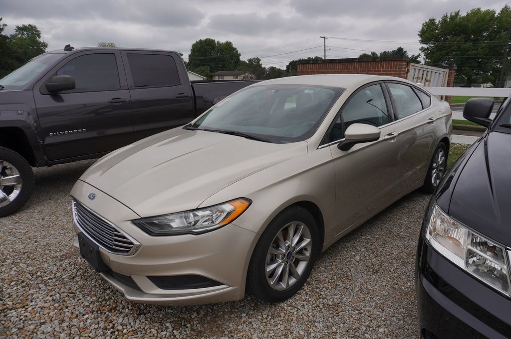 Used 2017 Ford Fusion SE FWD image 1