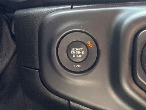 Used 2018 Jeep Wrangler Unlimited Sahara w/ Dual Top Group AWD/4WD image 27