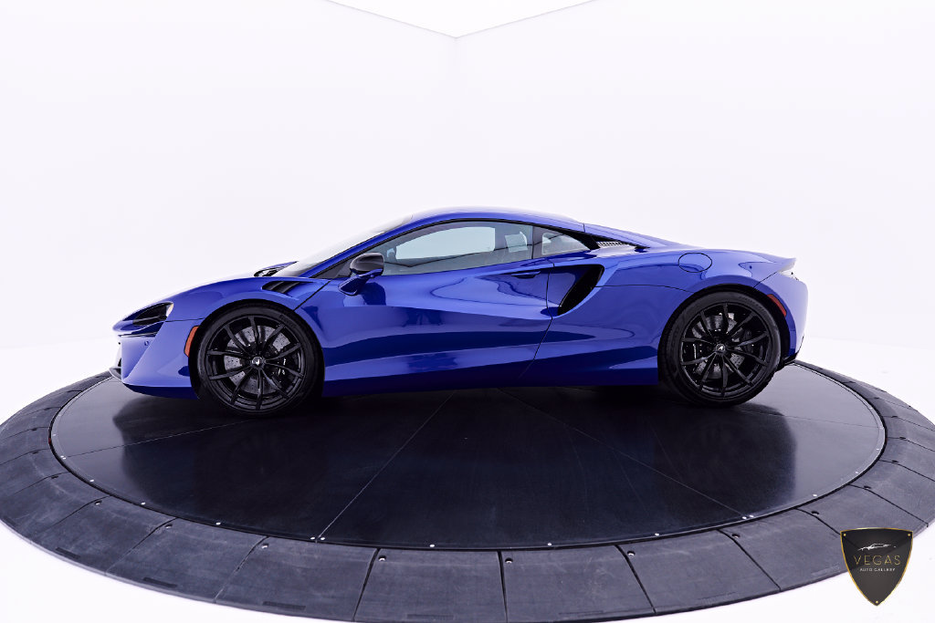 Used 2025 McLaren Artura RWD image 14