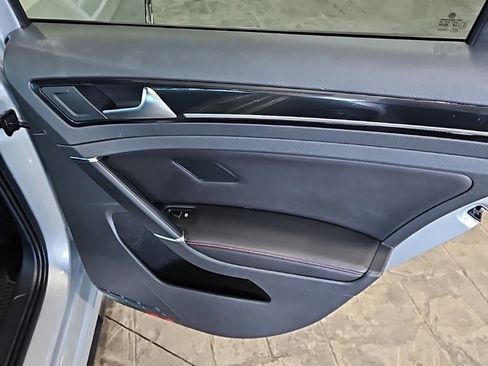 Used 2017 Volkswagen Golf image 15