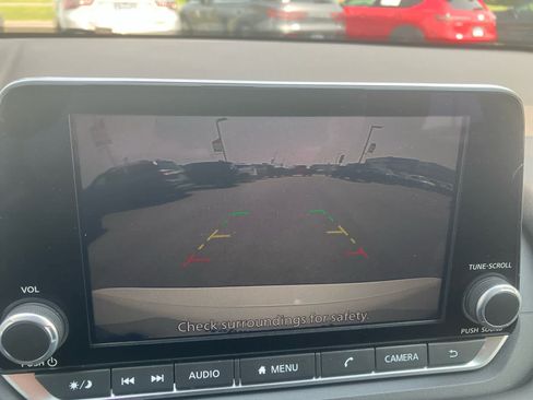 Used 2025 Nissan Rogue S FWD image 21