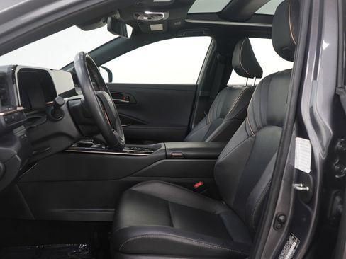 Used 2024 Toyota Crown Limited image 23