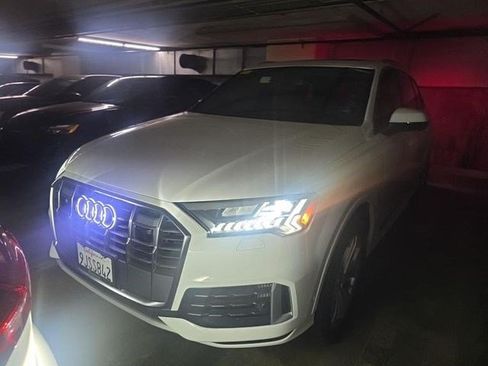 Used 2023 Audi Q7 3.0T Premium w/ Convenience Package AWD/4WD image 3