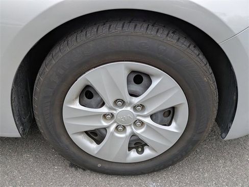 Used 2017 Kia Forte LX image 11