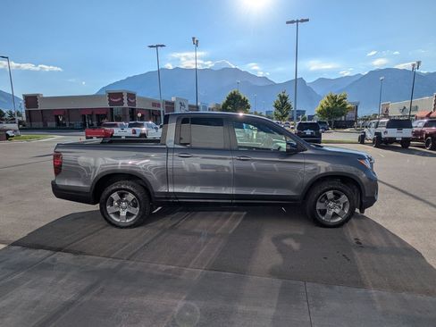 Used 2025 Honda Ridgeline TrailSport image 2