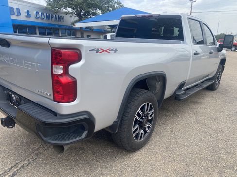 Used 2022 Chevrolet Silverado 2500 Custom w/ Custom Value Package AWD/4WD image 8