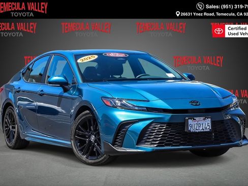 Certified 2025 Toyota Camry SE FWD image 1