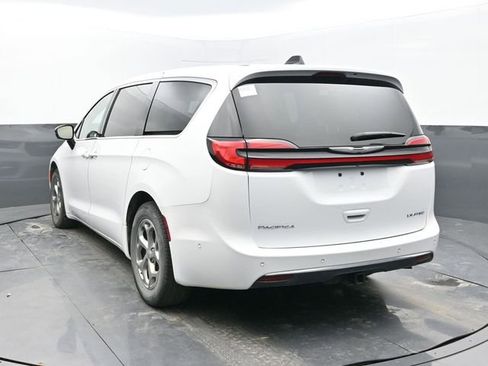 Used 2024 Chrysler Pacifica Limited w/ Trailer Tow Group image 4