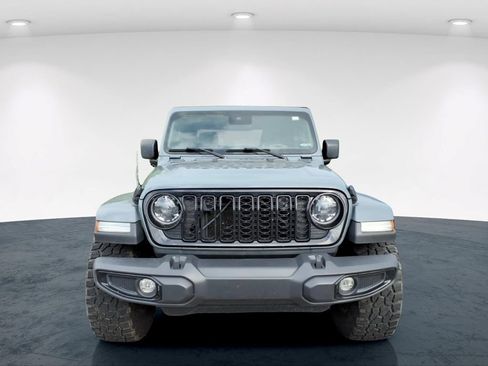 Used 2024 Jeep Gladiator Sport AWD/4WD image 7