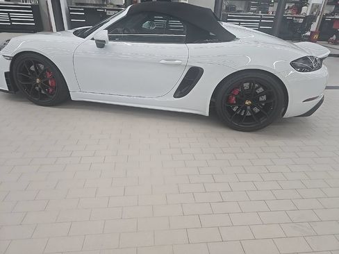 Used 2022 Porsche 718 Boxster Spyder RWD image 1
