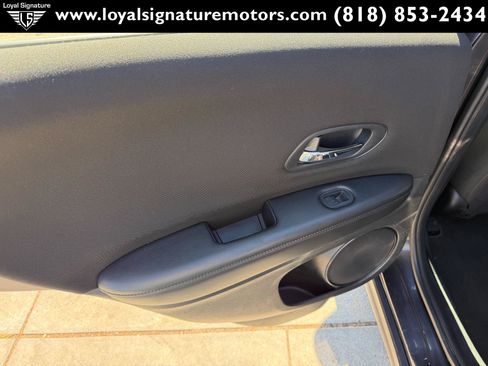 Used 2017 Honda HR-V LX image 11