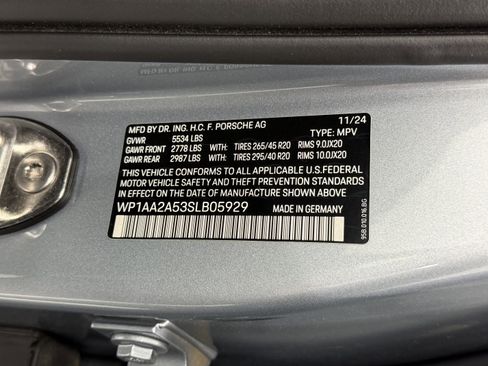 Certified 2025 Porsche Macan image 53